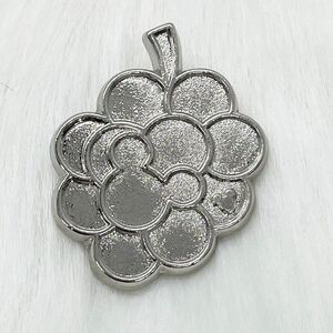 🔮 5/$25 Disney Hidden Fruit Grapes‎ Chaser Pin